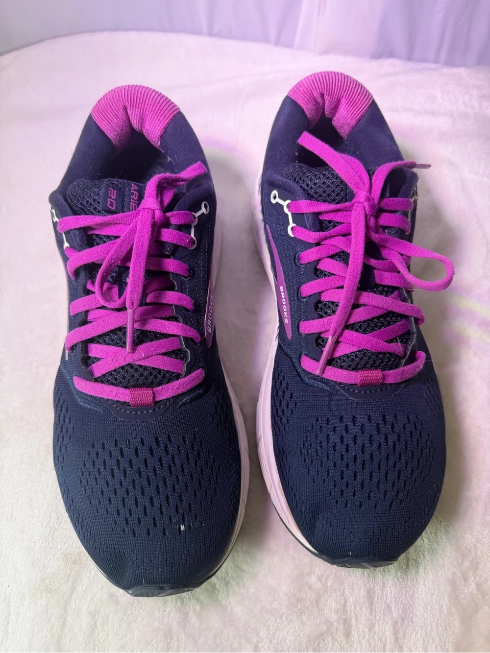 Brooks Ariel Women's Running Shoe - Navy with Pink Accents